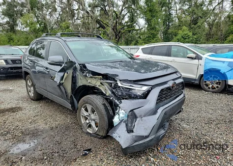 2022 Toyota Rav4 Xle z USA, uszkodzony, nr VIN 2T3W1RFV3NW220346